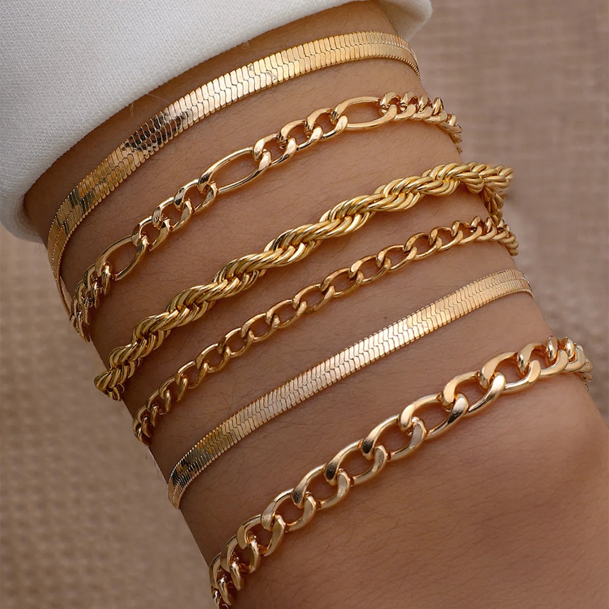 Elegant 6-Piece Bracelet Set - 14K Gold Plated, Timeless Classic Design - Perfect Accessory for Every Occasion or Gift